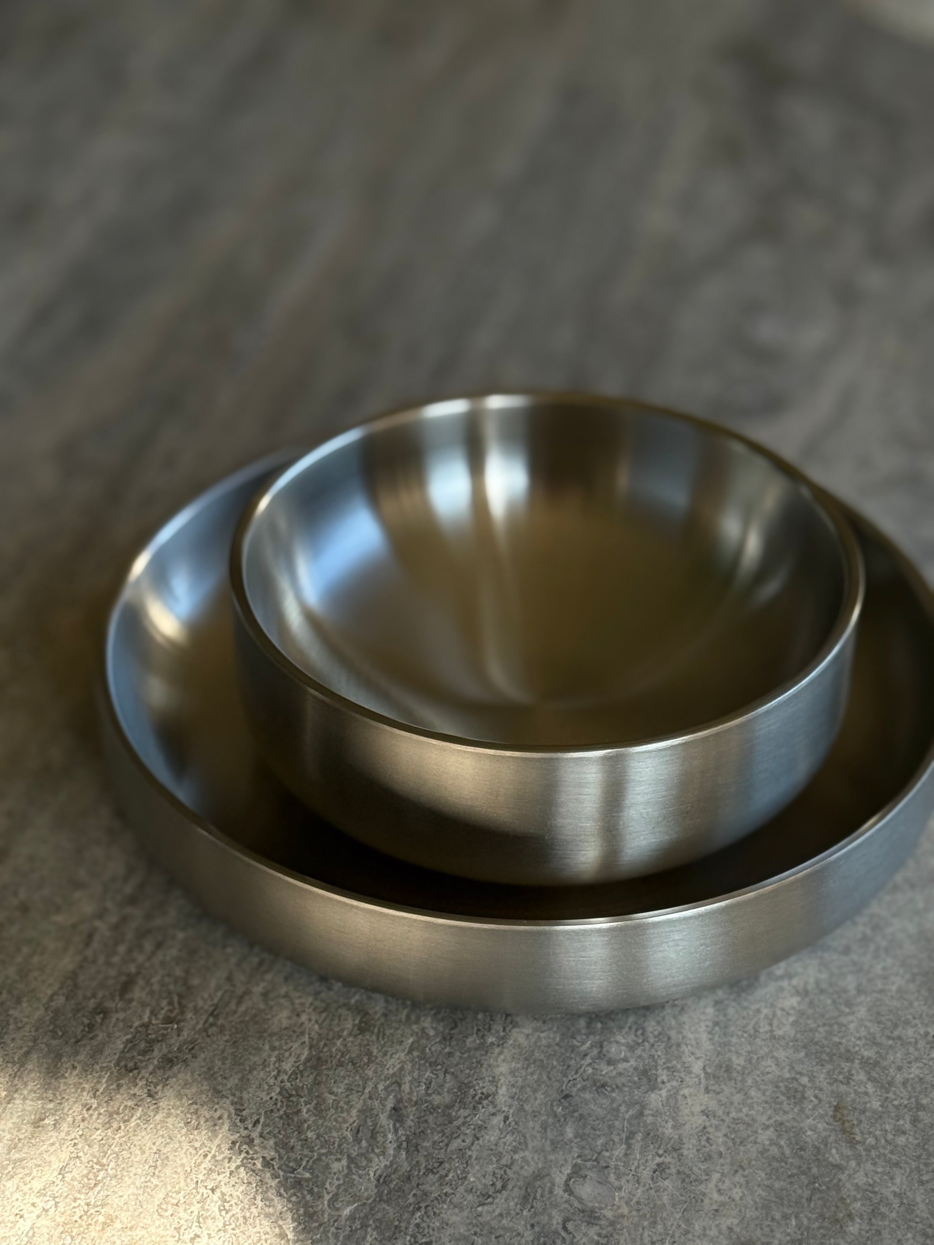 VKW snack bowl i rustfritt stål 304, H: 6 cm, diameter 15 cm, skulpturell skålform