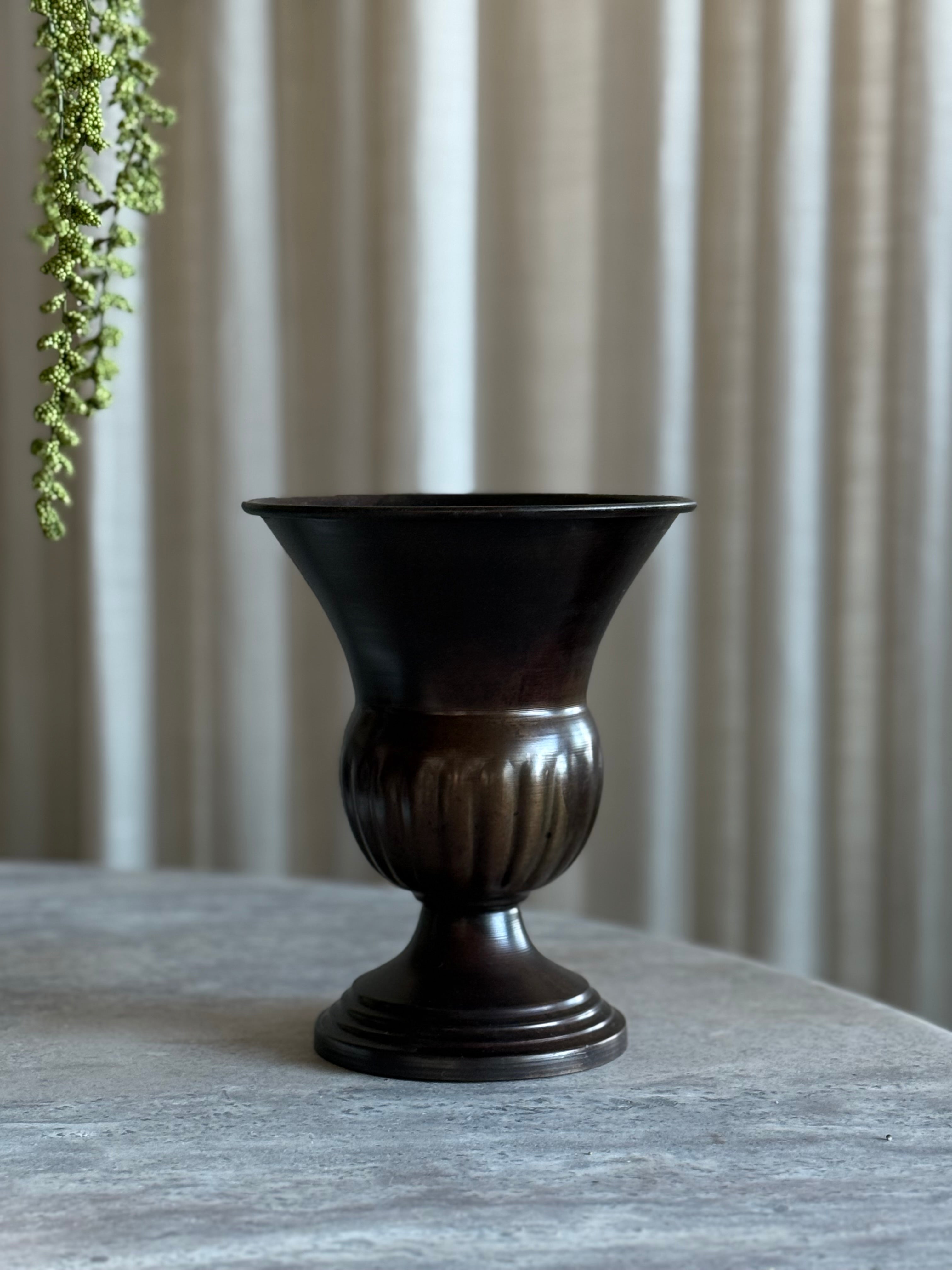 Eclipse vase