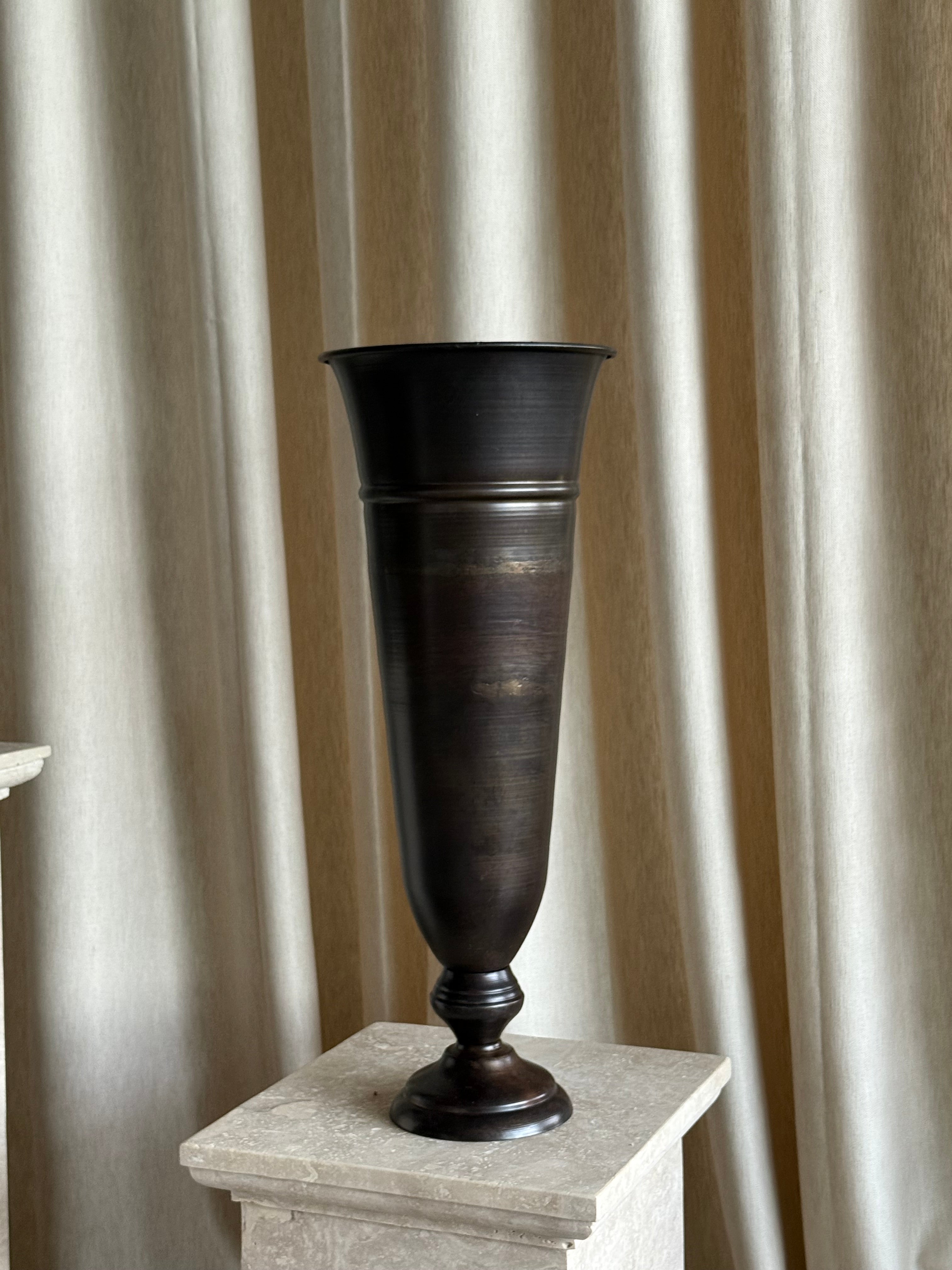 Obsidian vase
