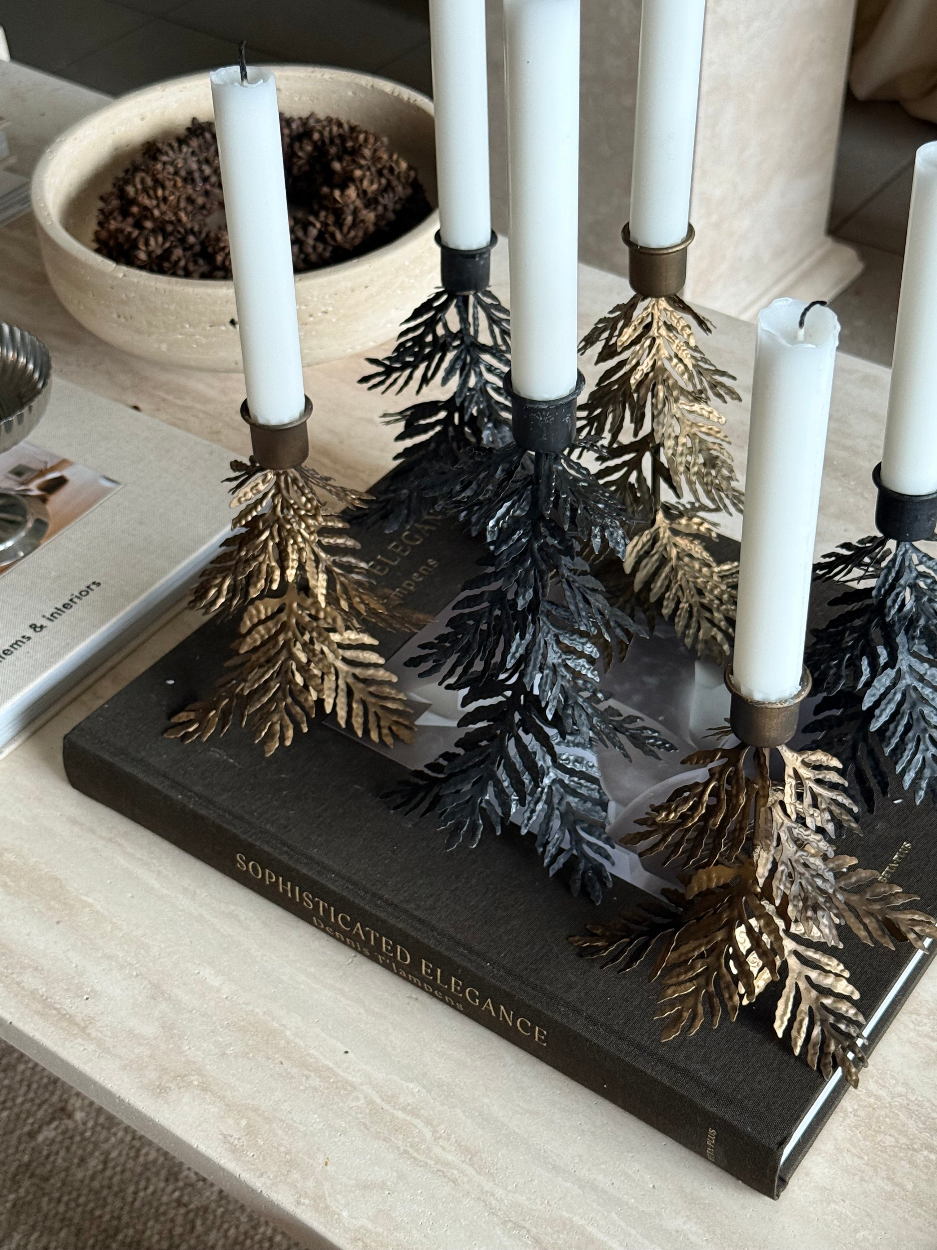 Tre lysestake svart høy