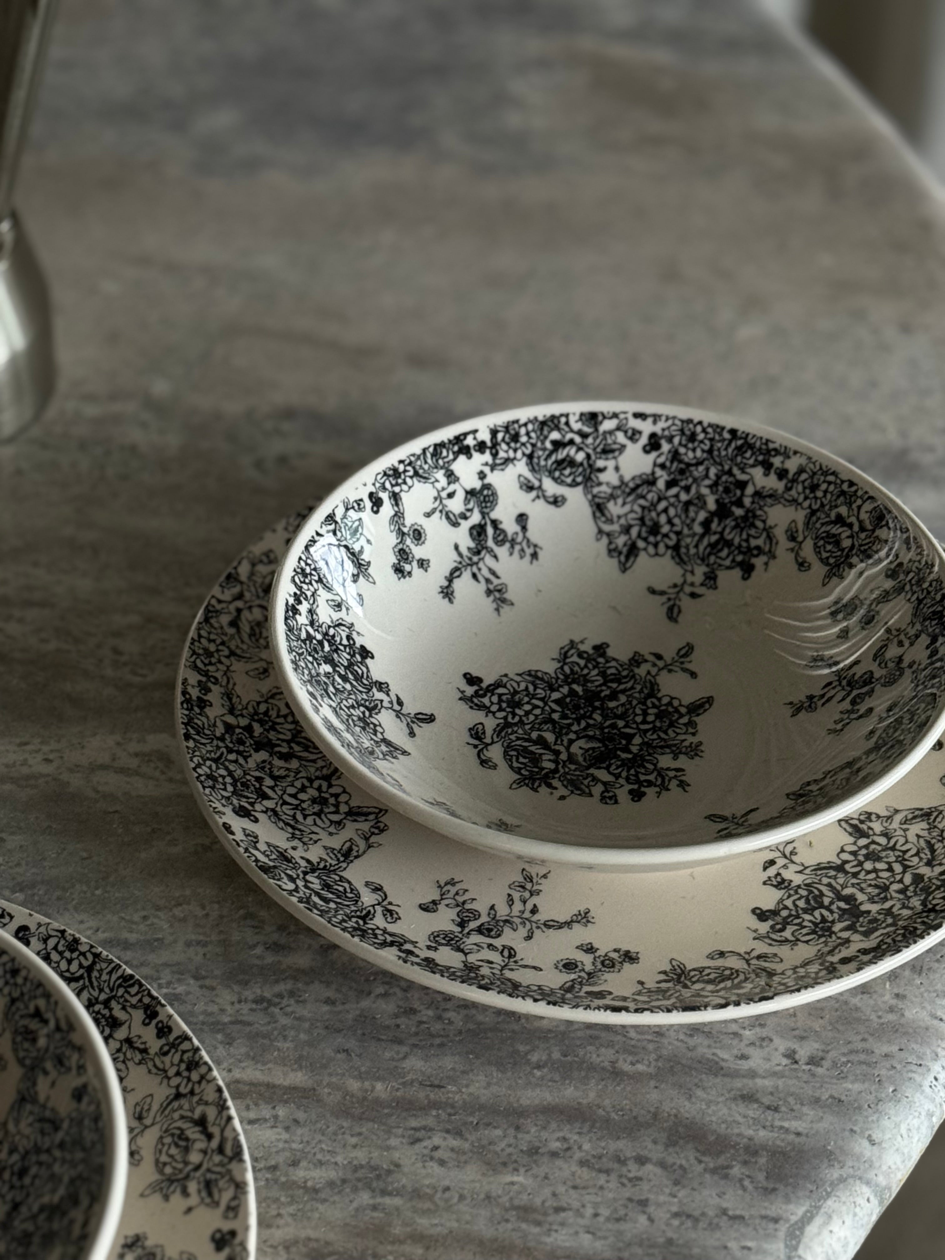 Black bloom bowl 20,5 cm