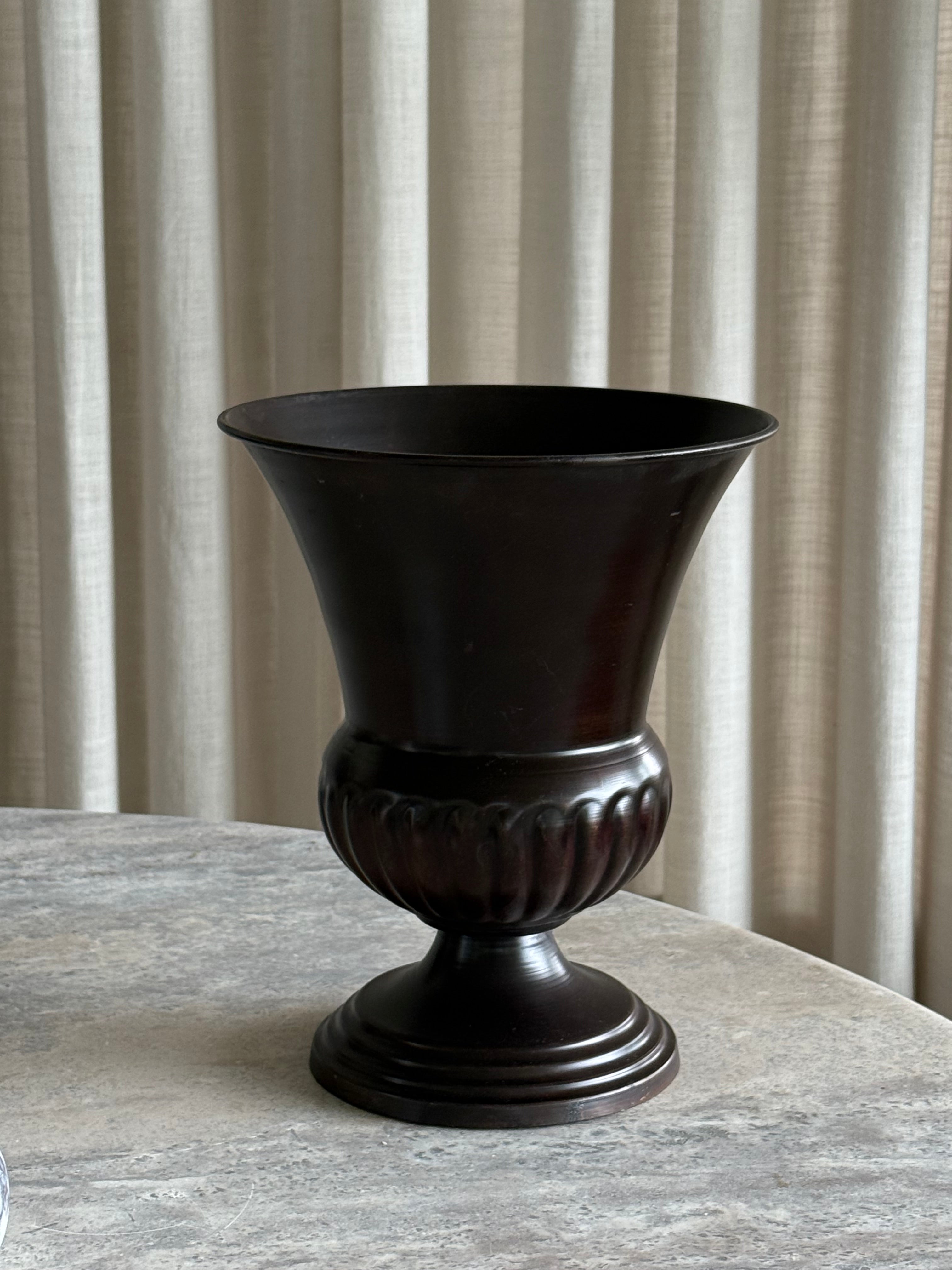 Eclipse vase