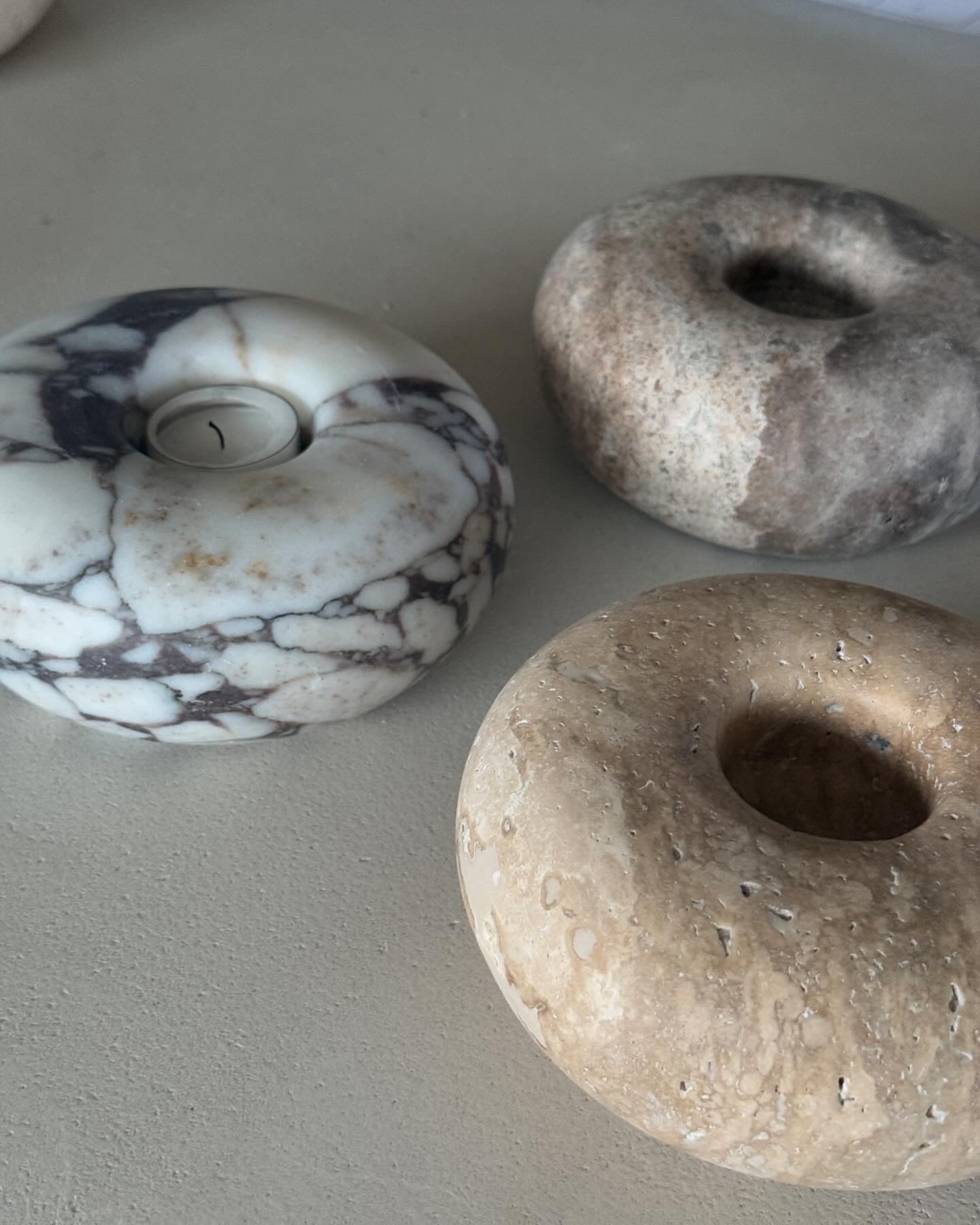 Stella big telysholder lys travertin