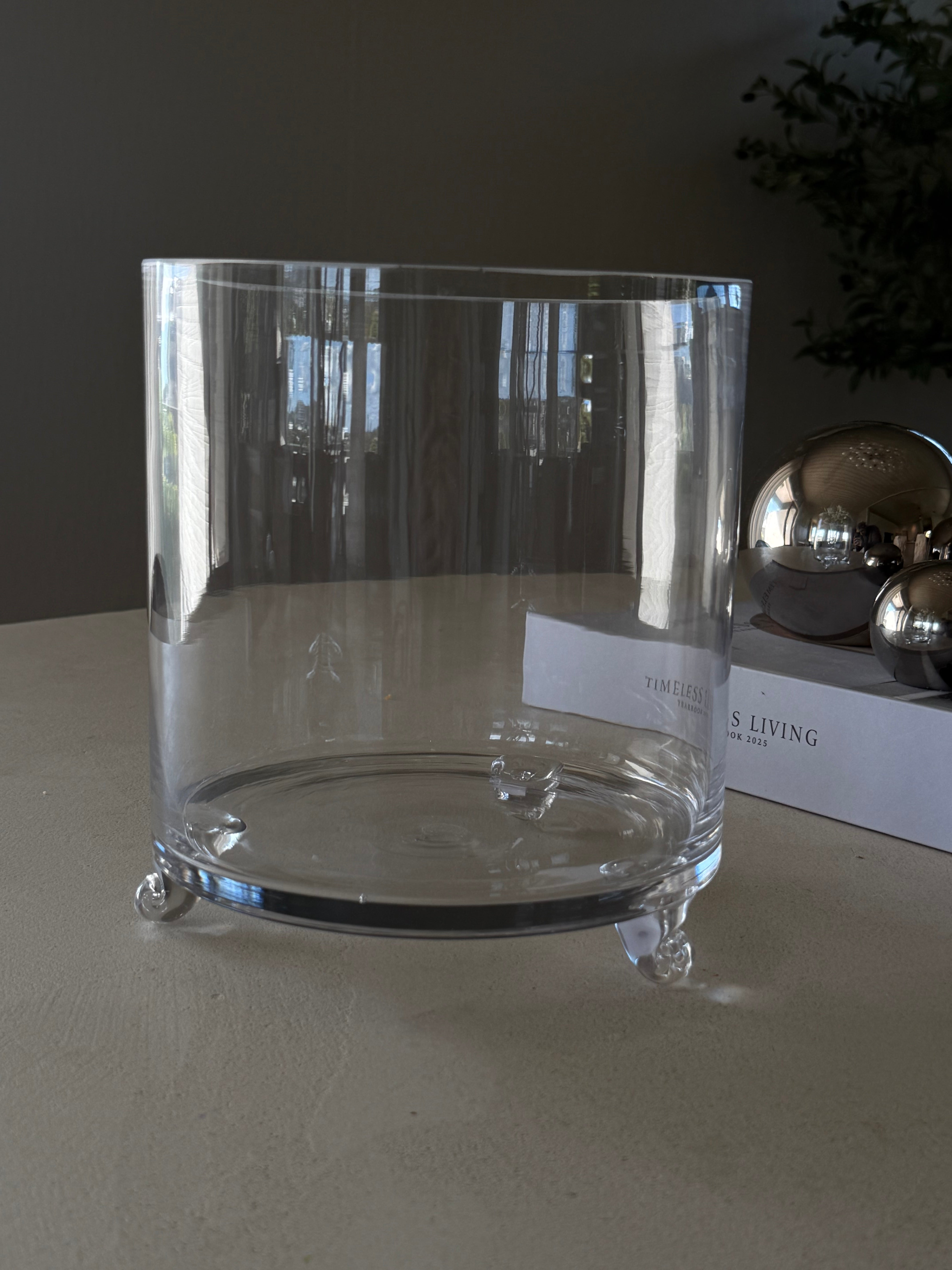 Glassbolle med 3 ben