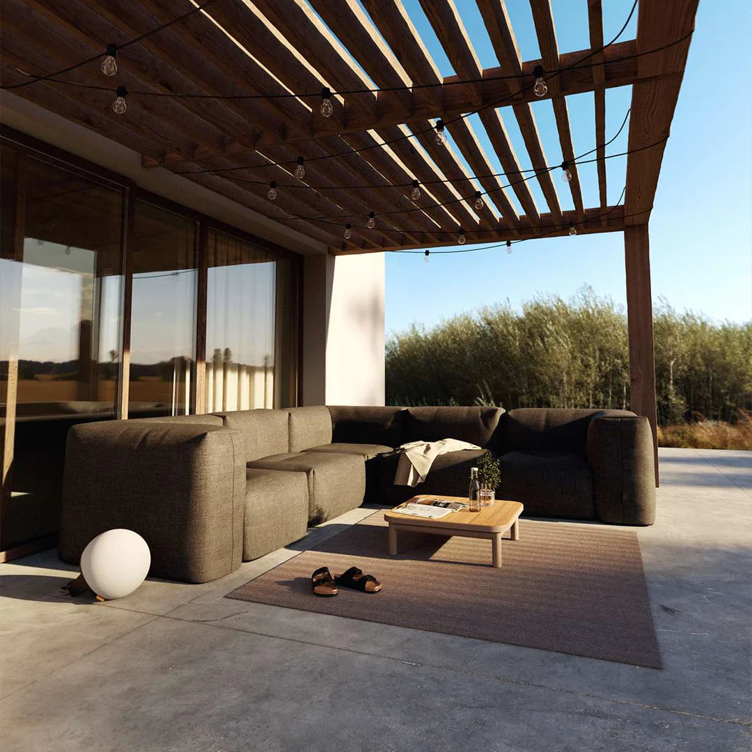 Soft 3 seter noir utesofa – rammeløs konstruksjon i dyp noir tekstur, designet for terrasse og hage