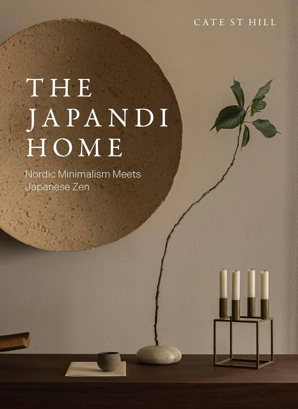 The Japandi Home av Cate St Hill, forsideomslag med rolig japansk-skandinavisk interiørfotografi