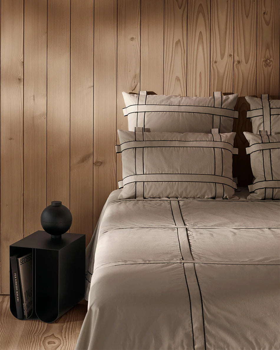 Curved sidebord svart