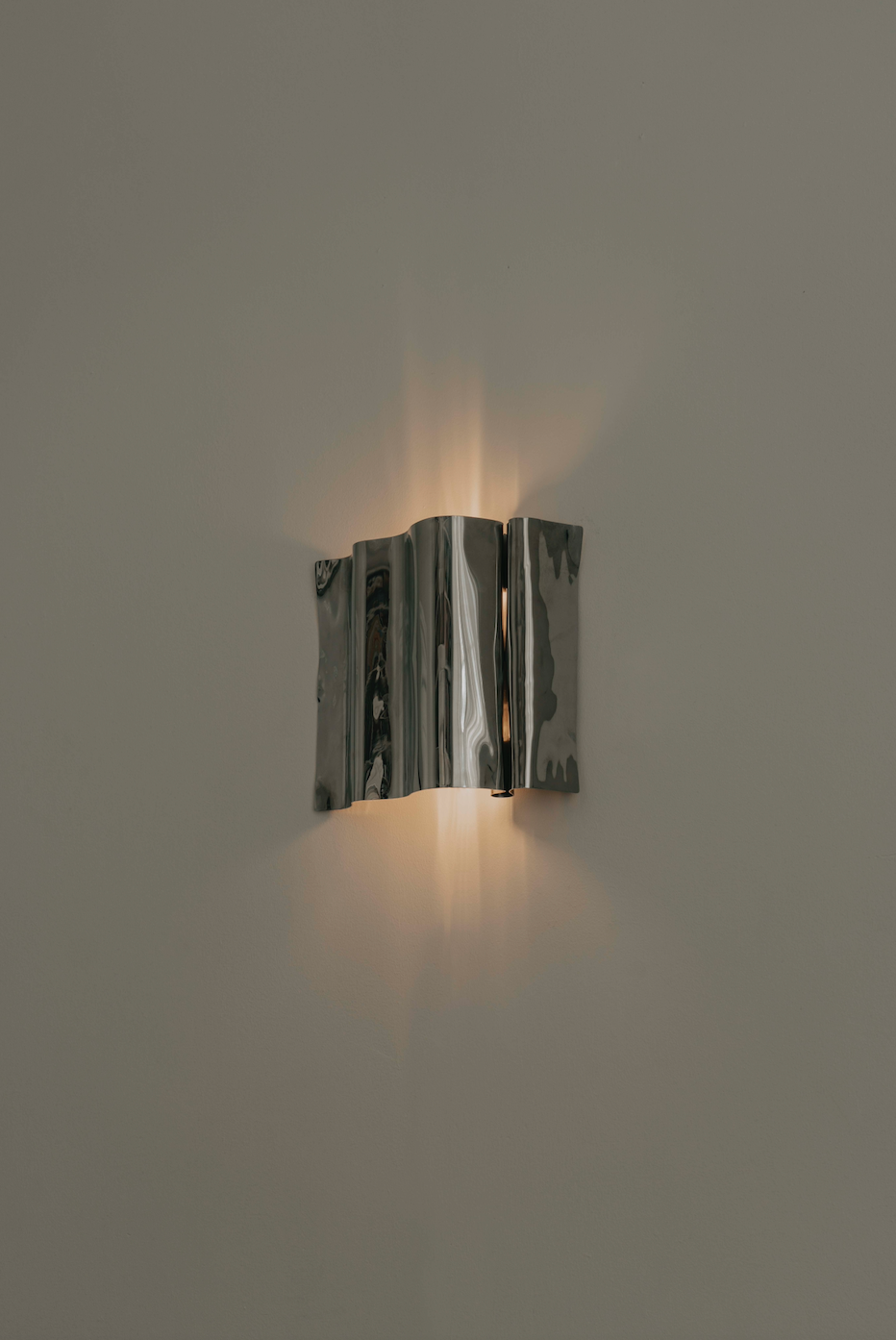 Psychedelic wall scone