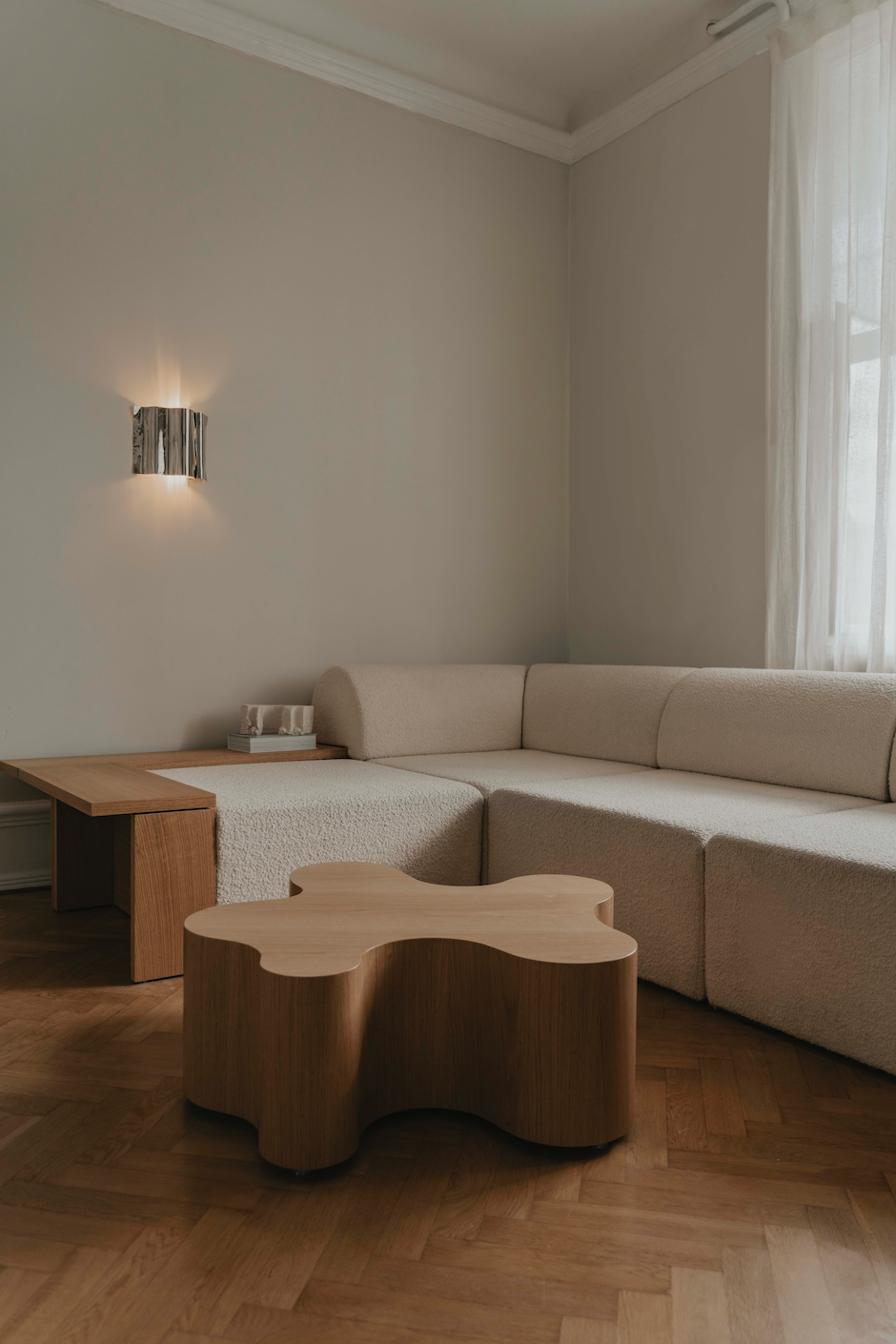 Psychedelic wall scone