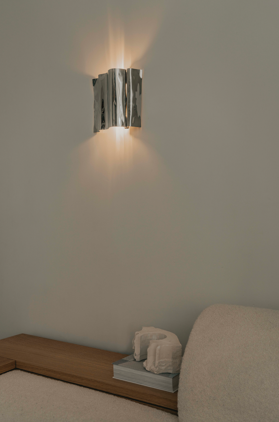 Psychedelic wall scone