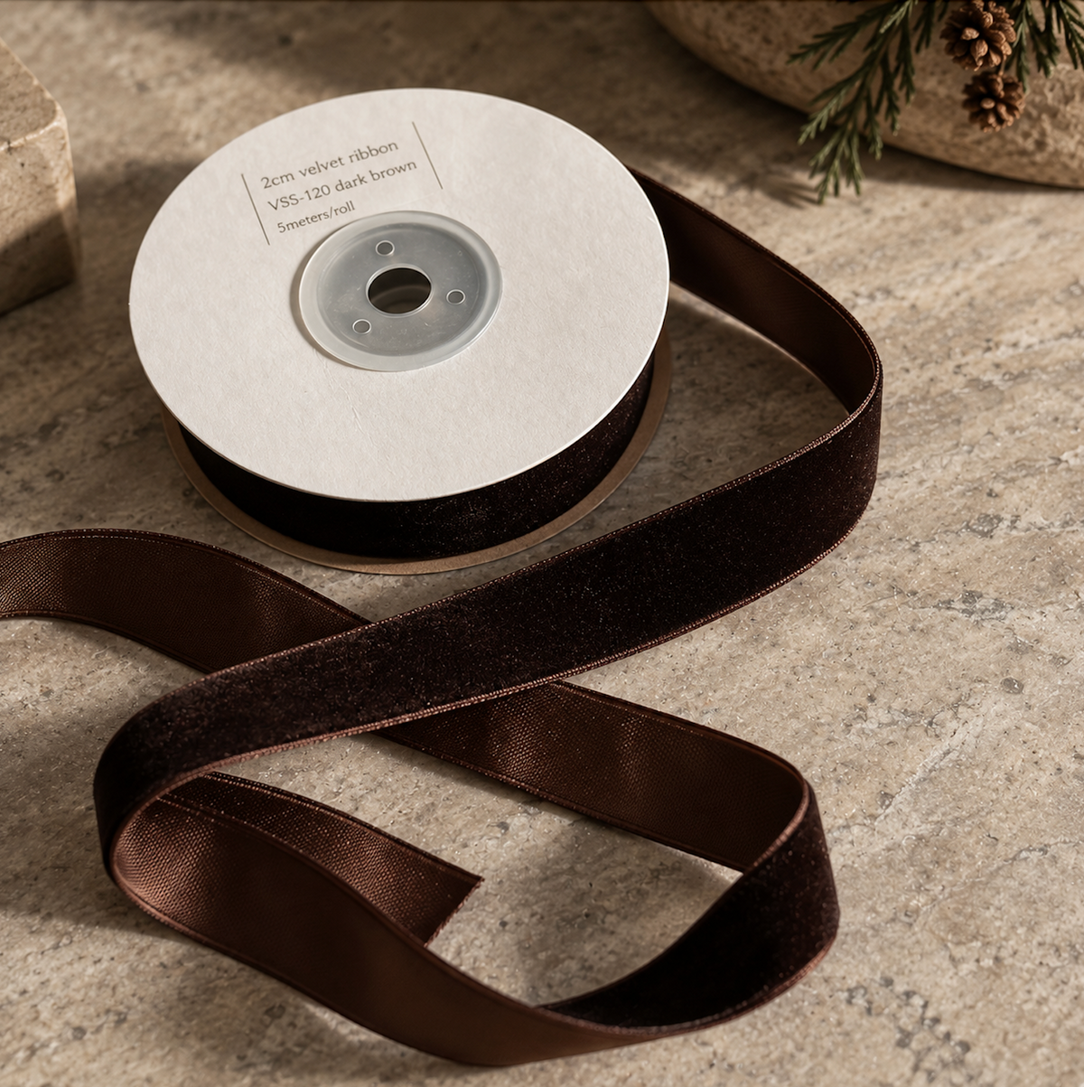 Velourbånd mørk brun 2 cm