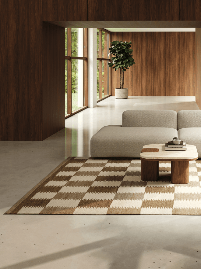 RUTEMØNSTRET RYETEPPE I VARME BEIGE TONER