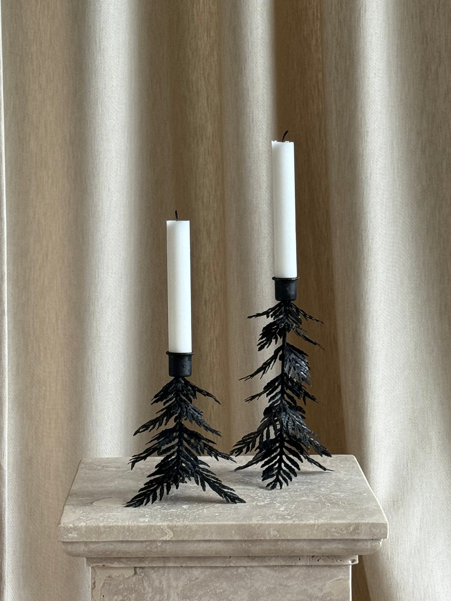 Tre lysestake svart høy