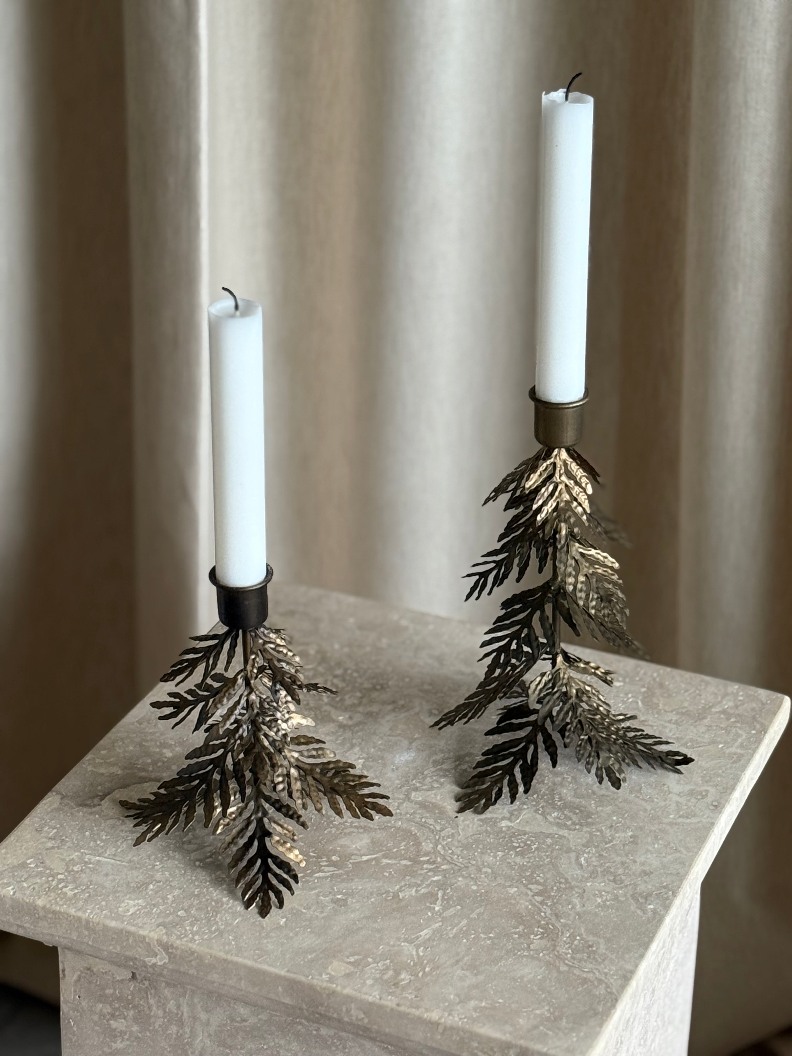 Tre lysestake svart høy