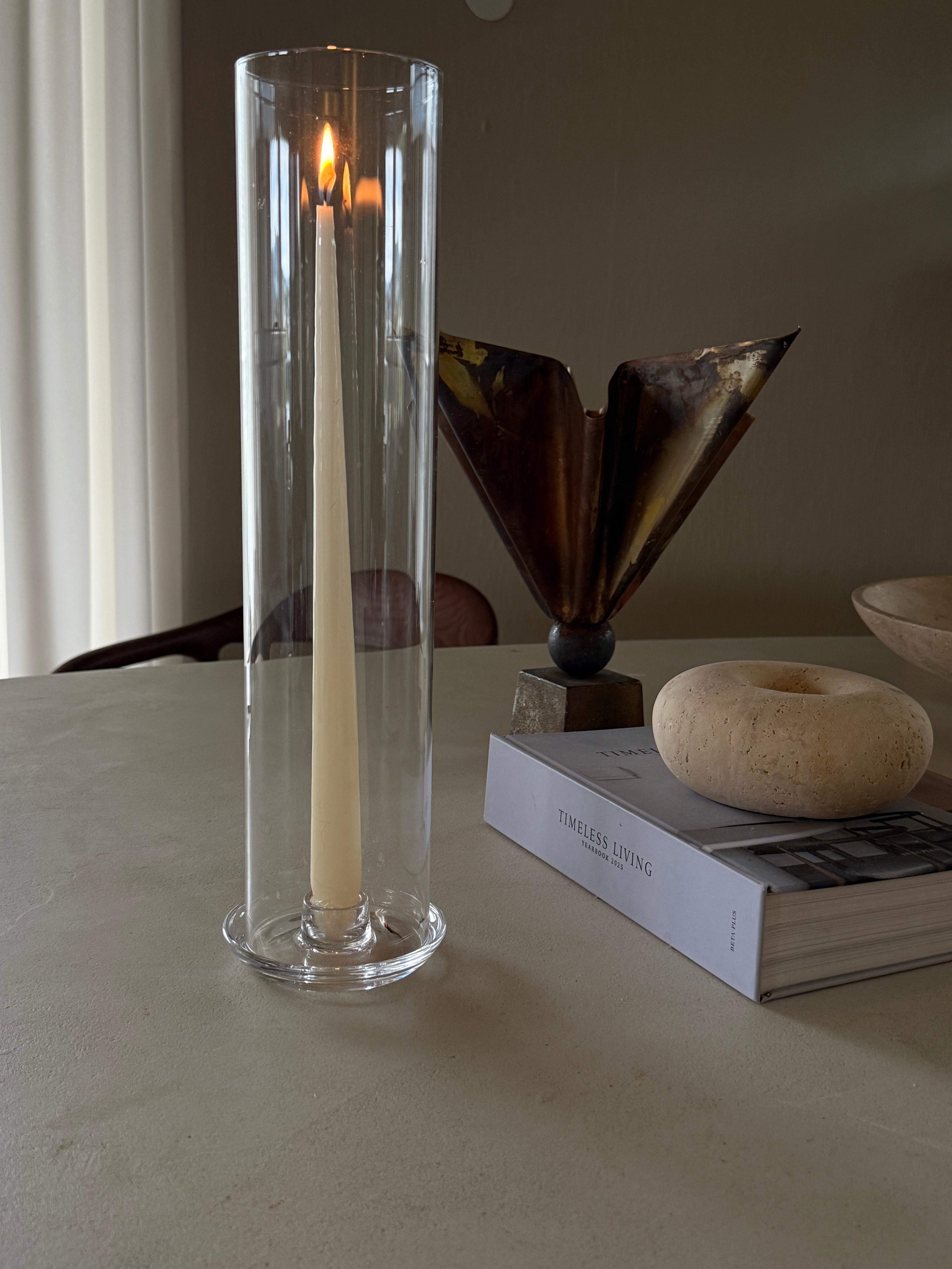 Lysrør glasslysestake sett nedenfra, sylinderprofil i klart glass, høyde 41 cm