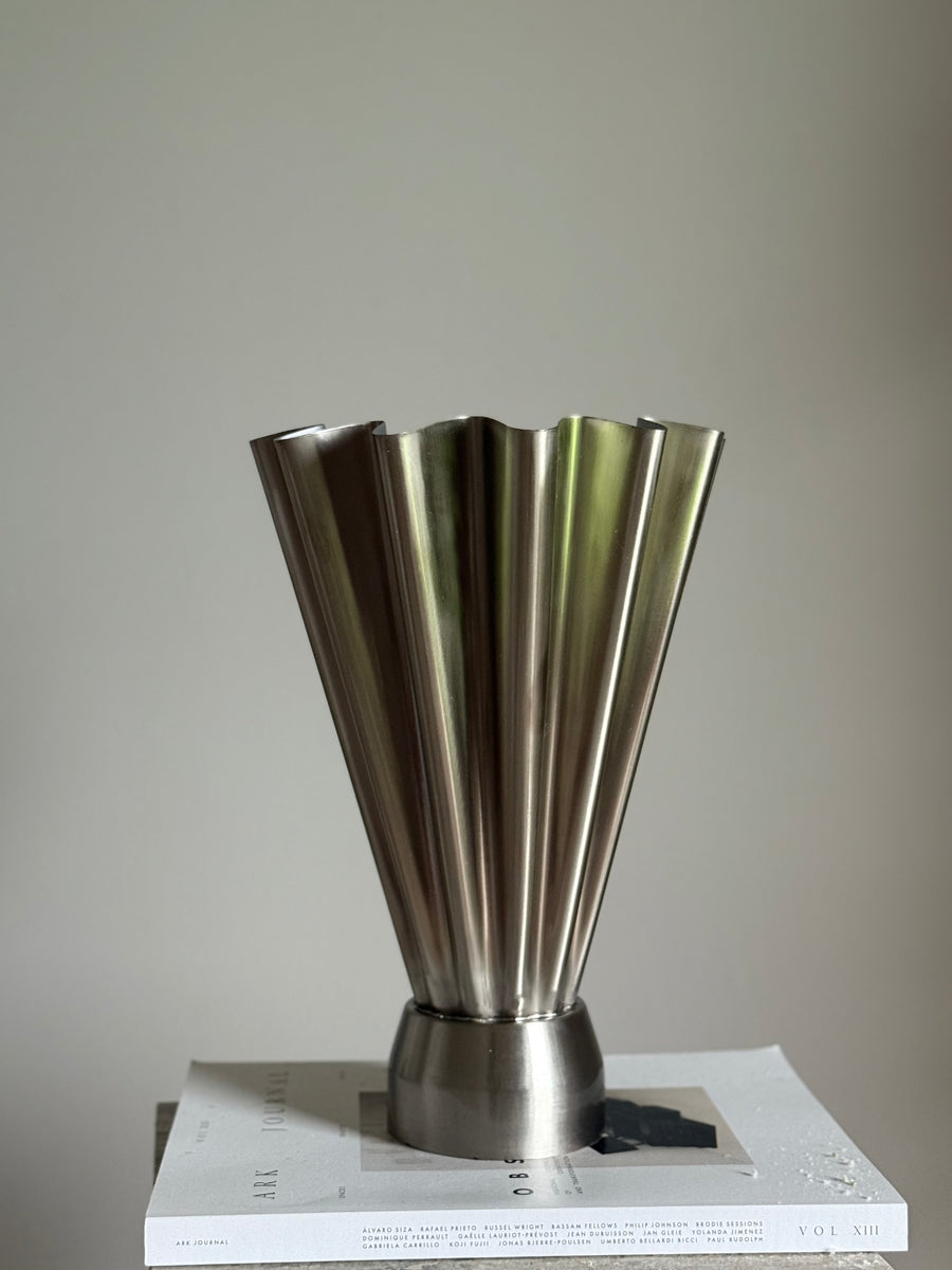 Vase frill stål