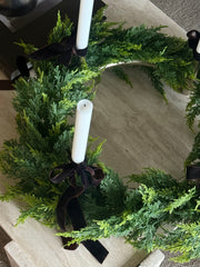 Adventsstake med grønn krans