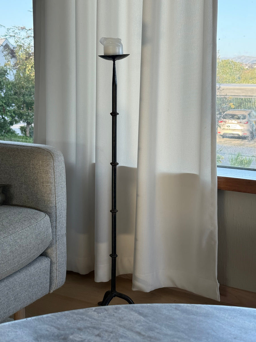 Fransk vintage lysestake i smijern – slank modell