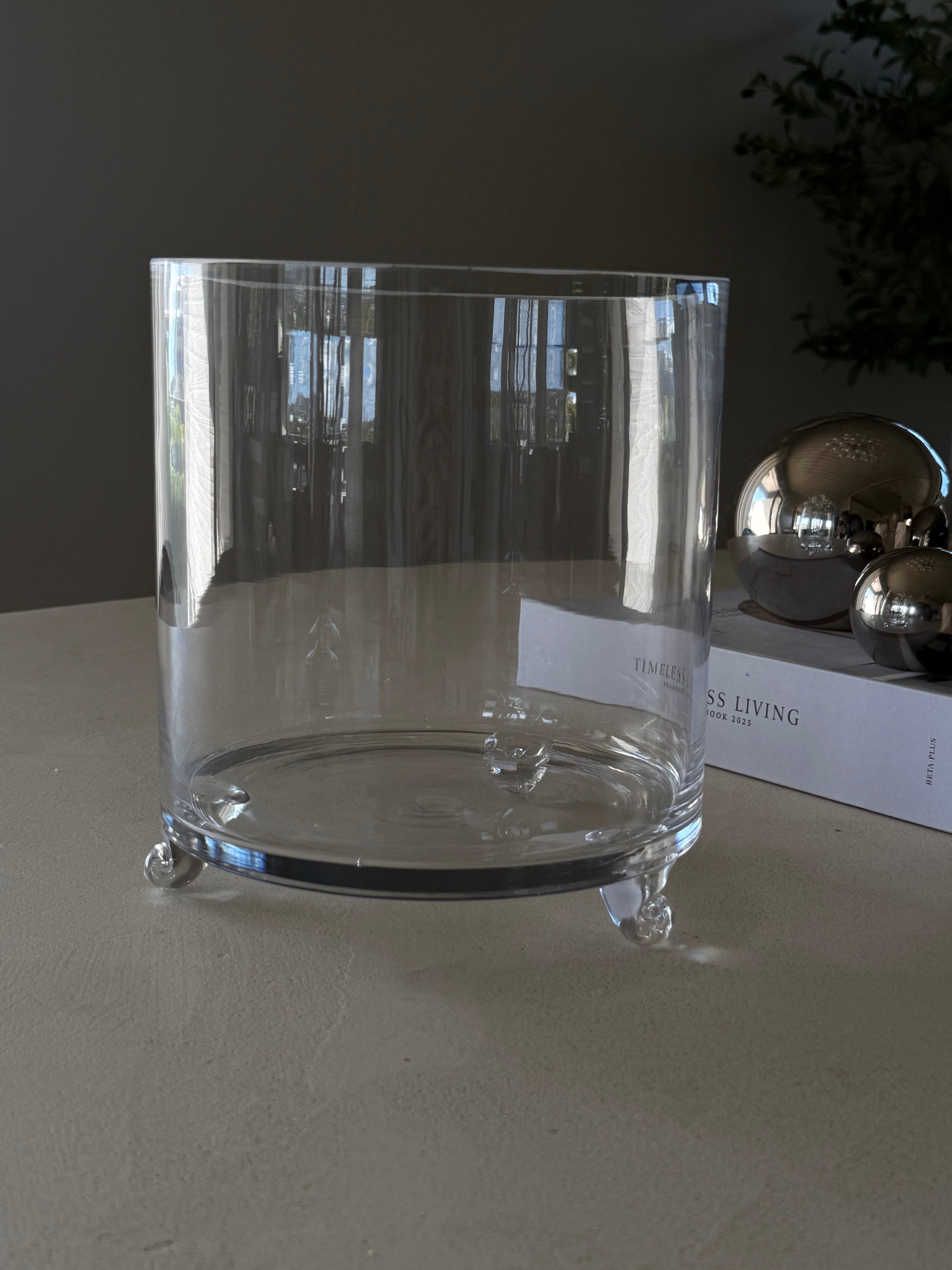 Glassbolle med 3 ben