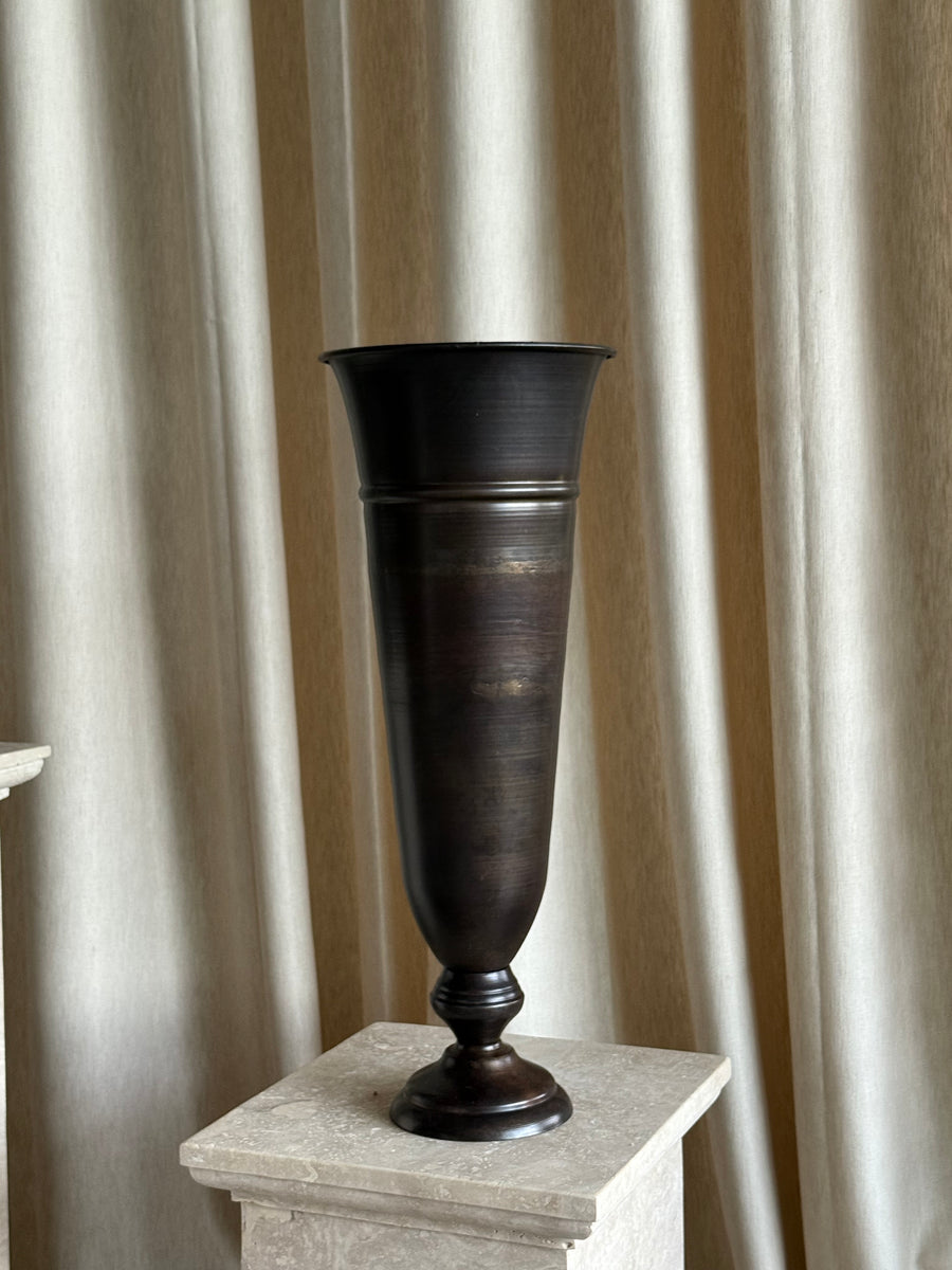 Obsidian vase