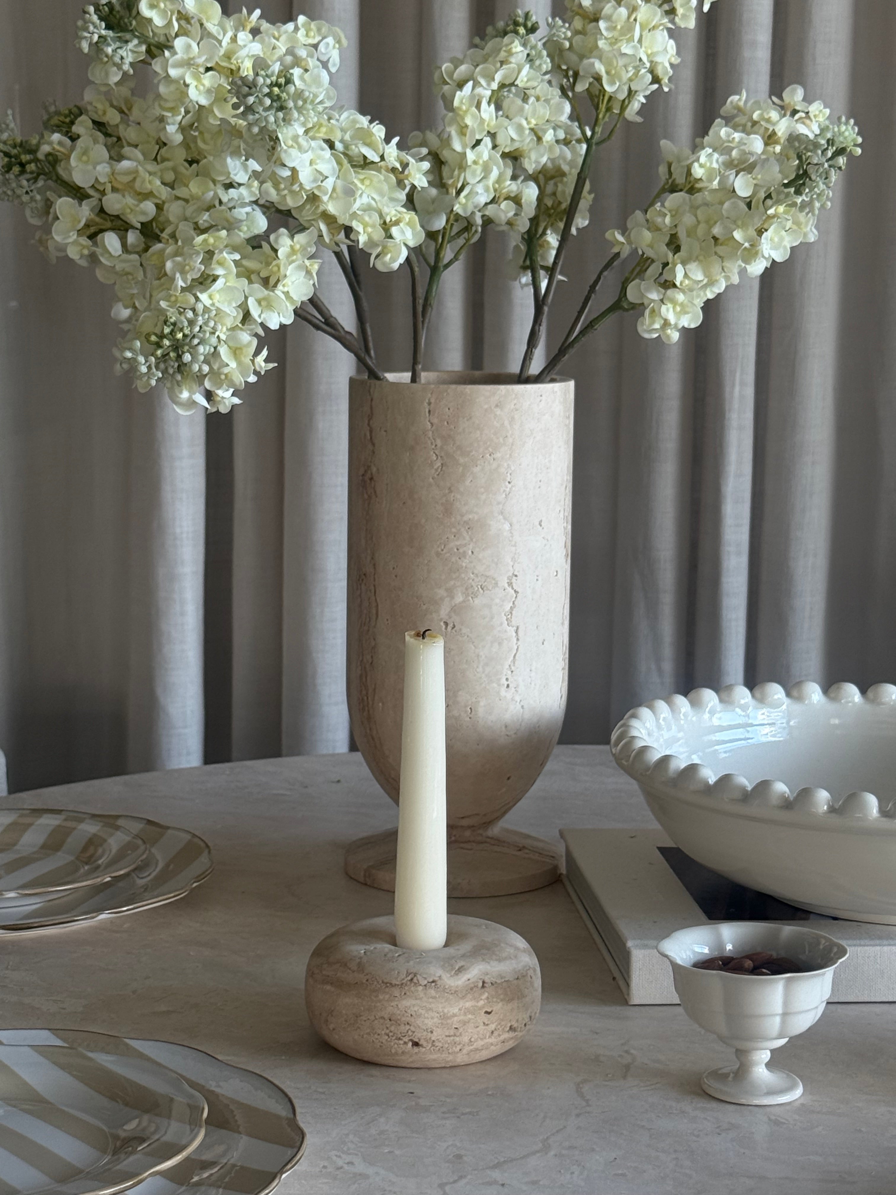 Amora lysestake travertin