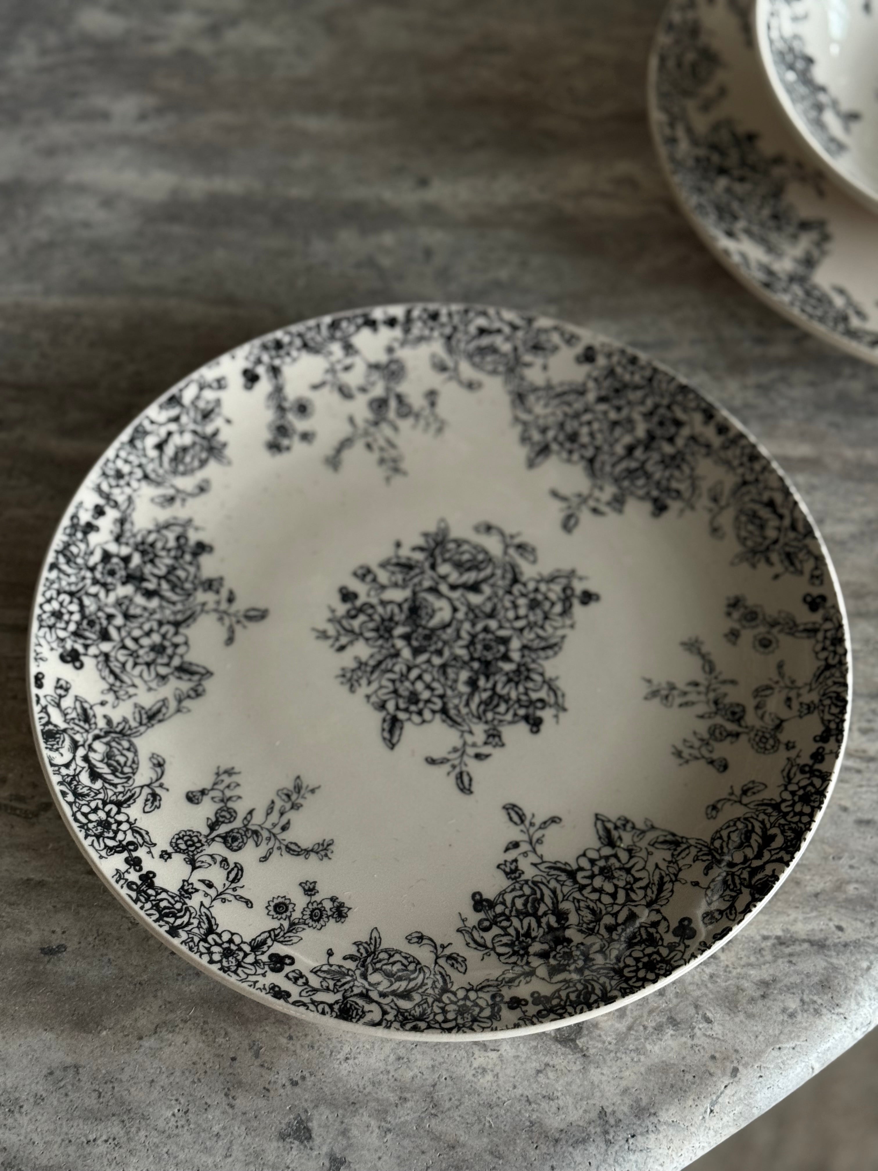 Black bloom bowl 20,5 cm