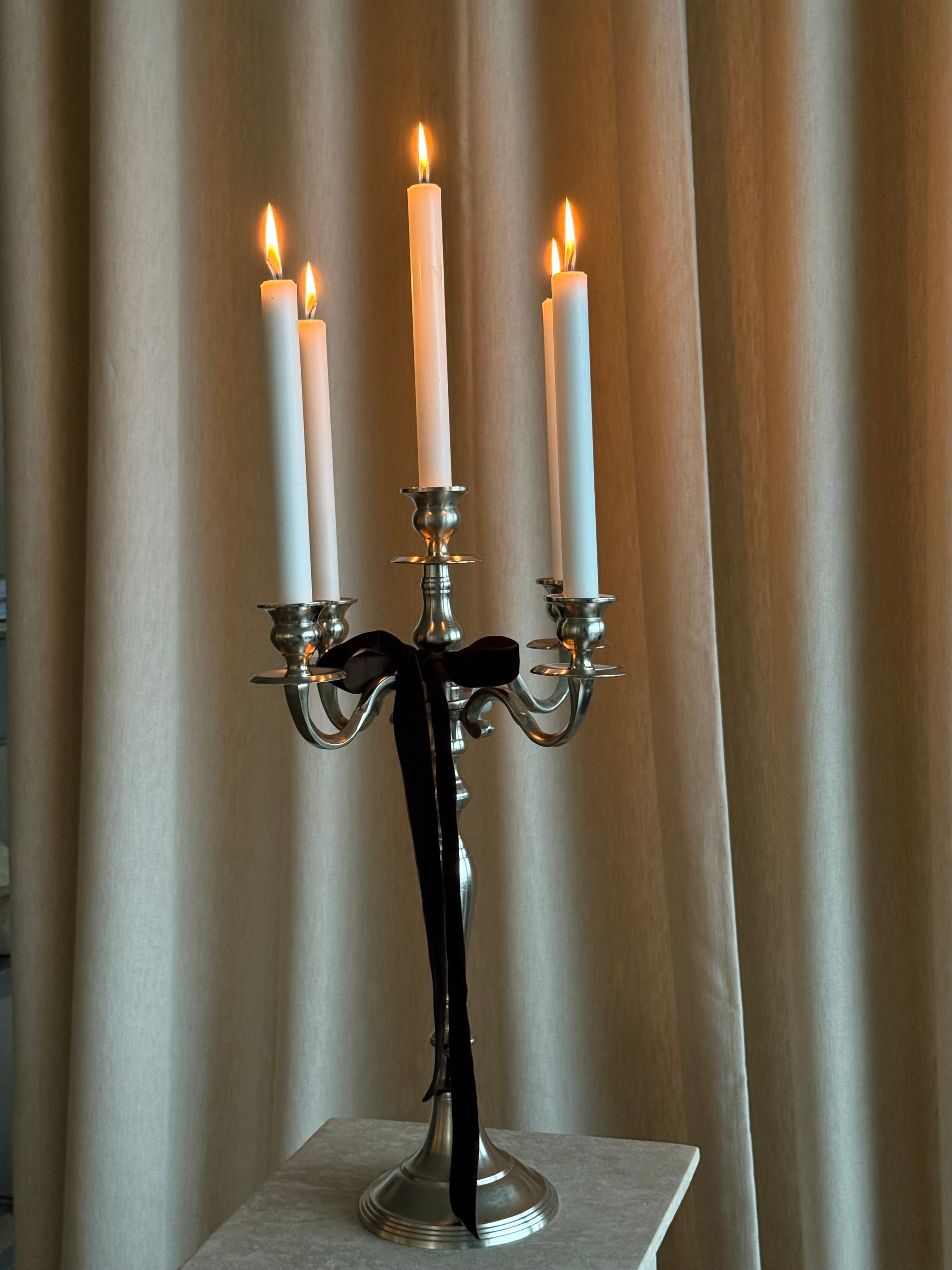 Femarmet lysestake høy