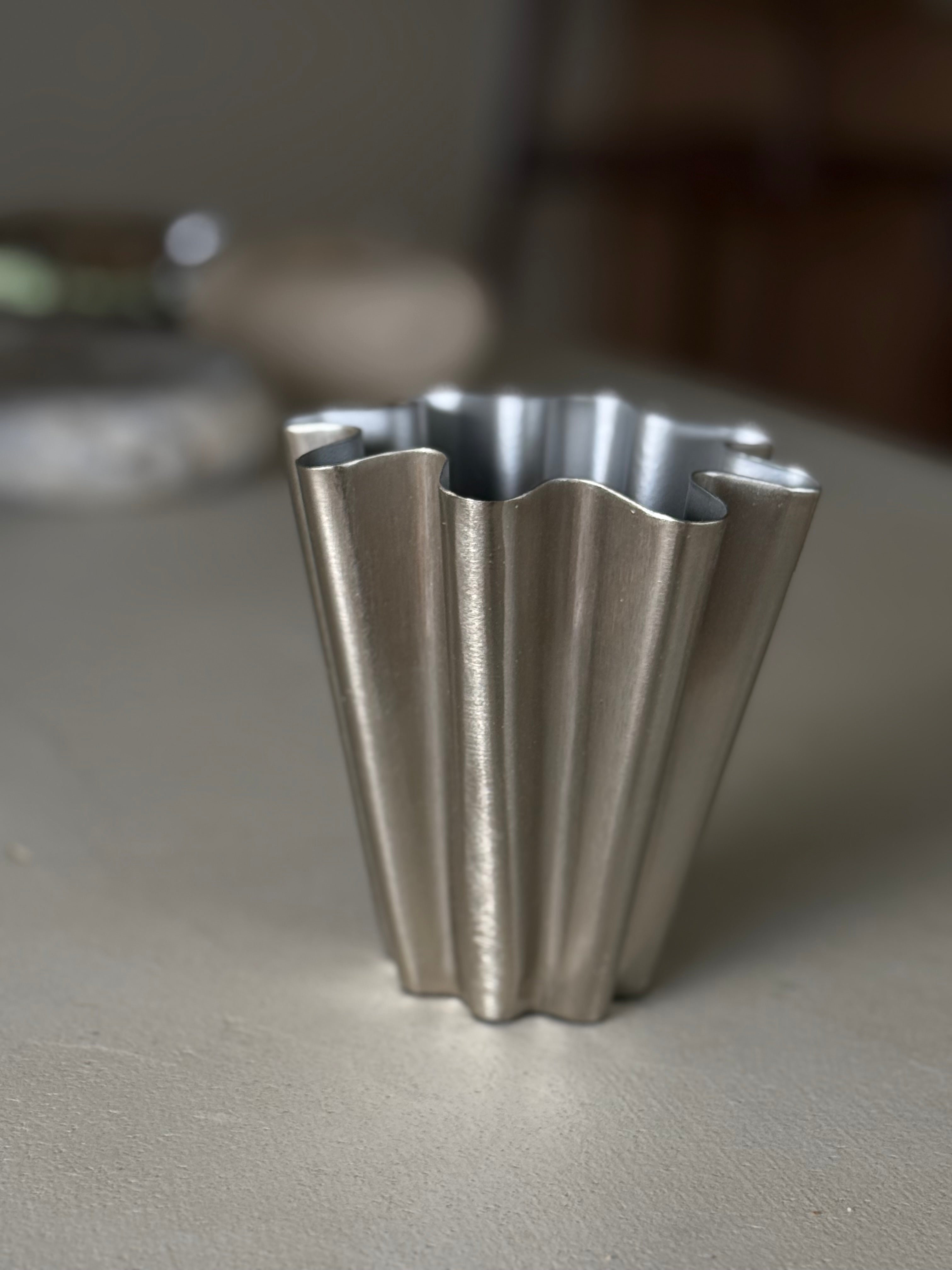 Mini vase frill