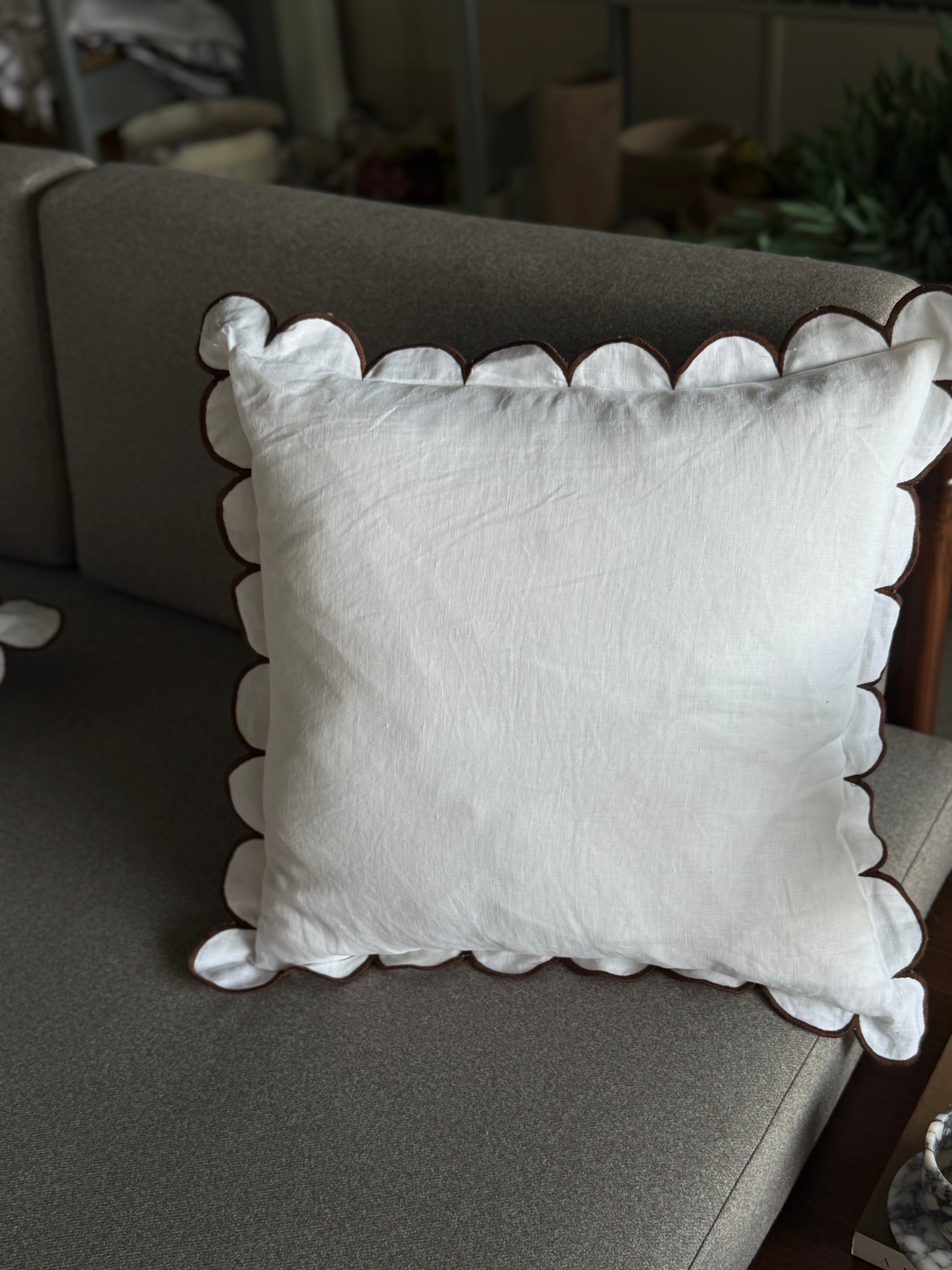 VKW scallop linen 50x50