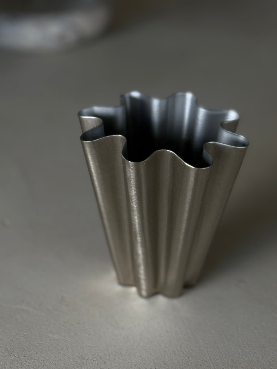 Mini vase frill