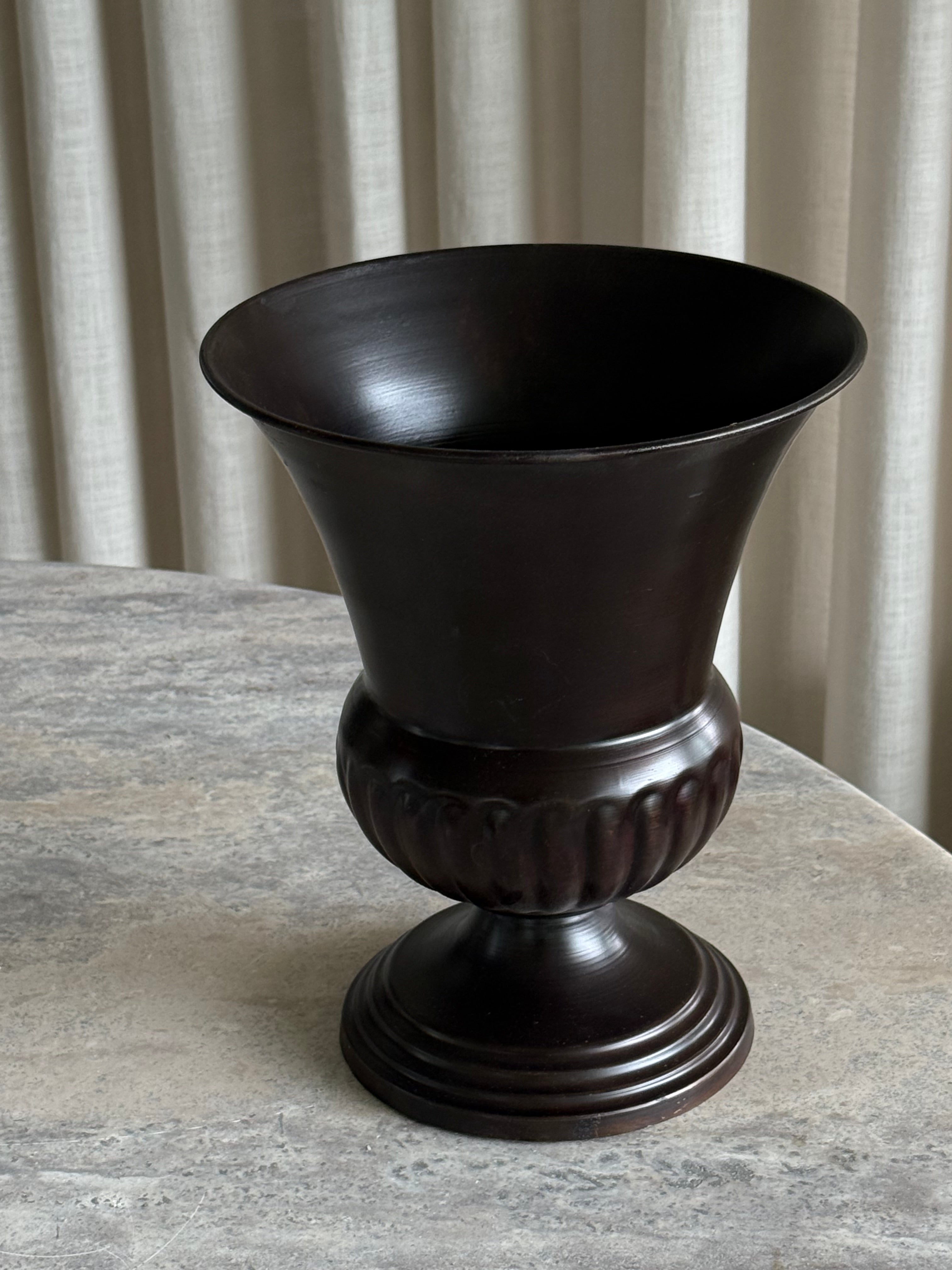Eclipse vase