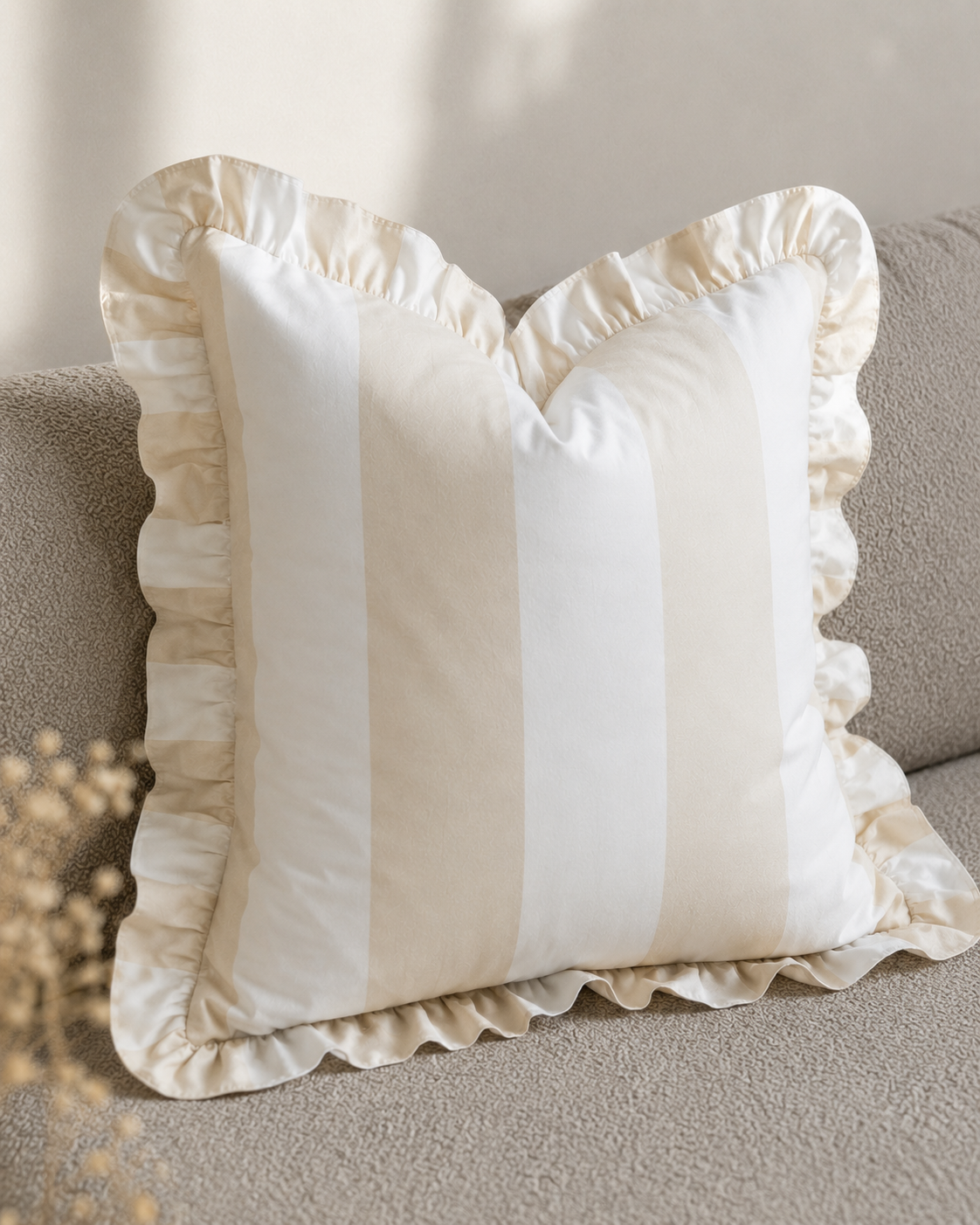Stripe ruffle beige
