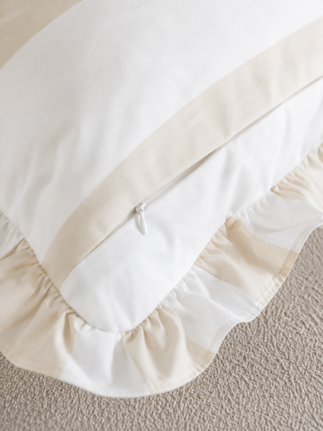 Stripe ruffle beige