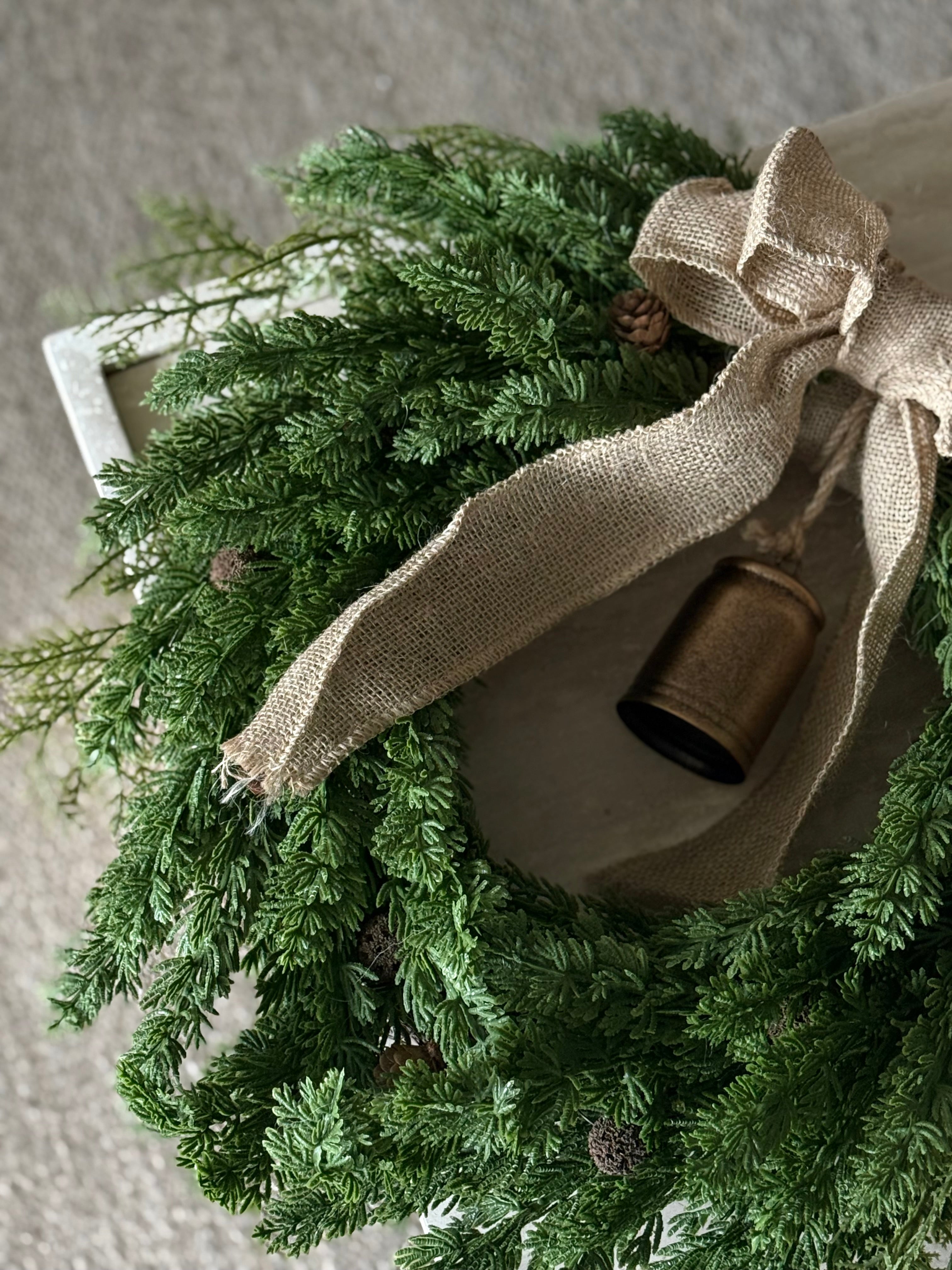 Krans med sløyfe/bjelle