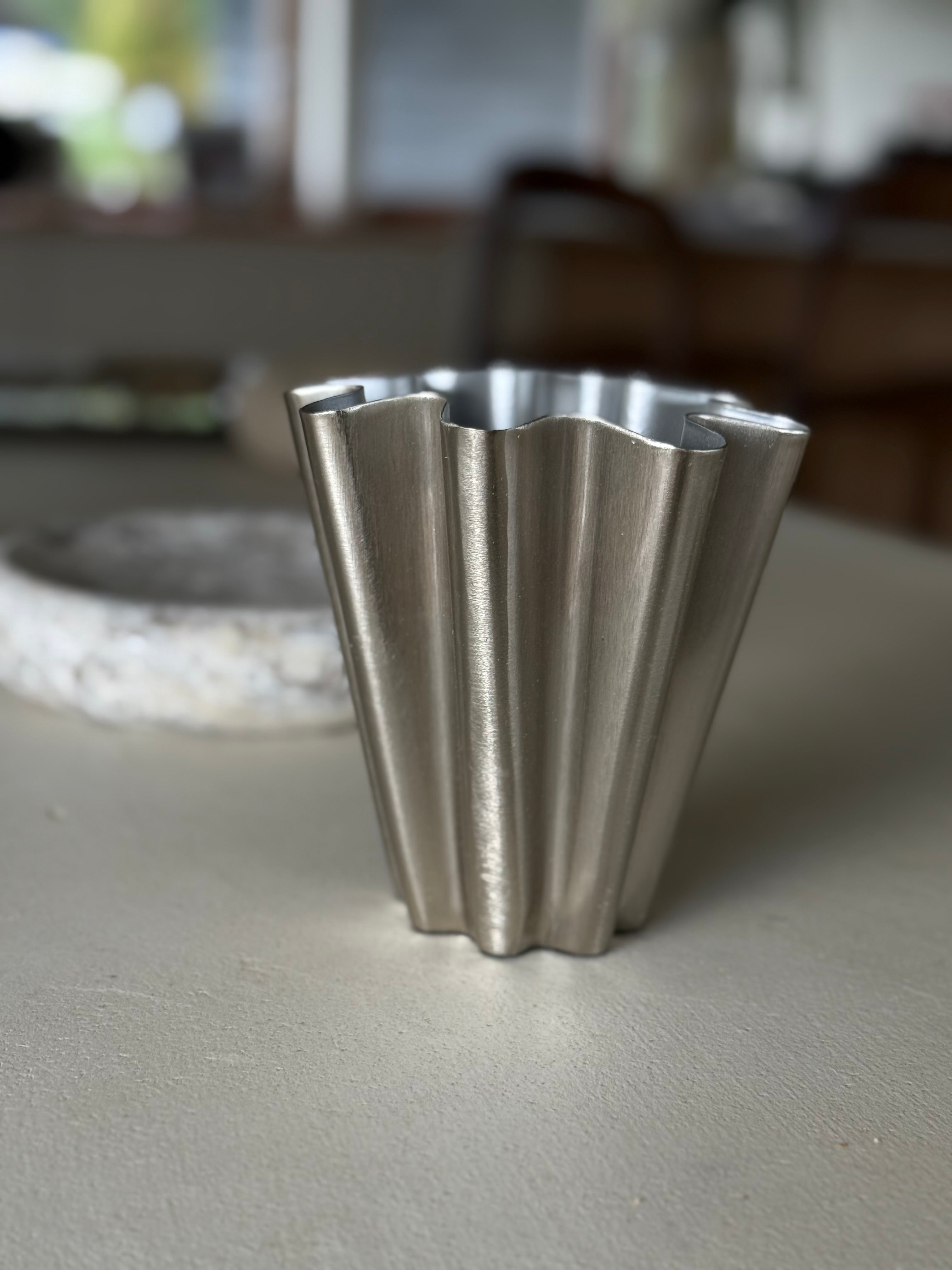 Mini vase frill
