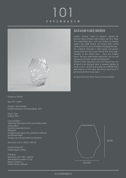 Katachi vase medium Smoked forest, detaljbilde av røykfarget glassoverflate med naturlig tekstur og lysbrytning