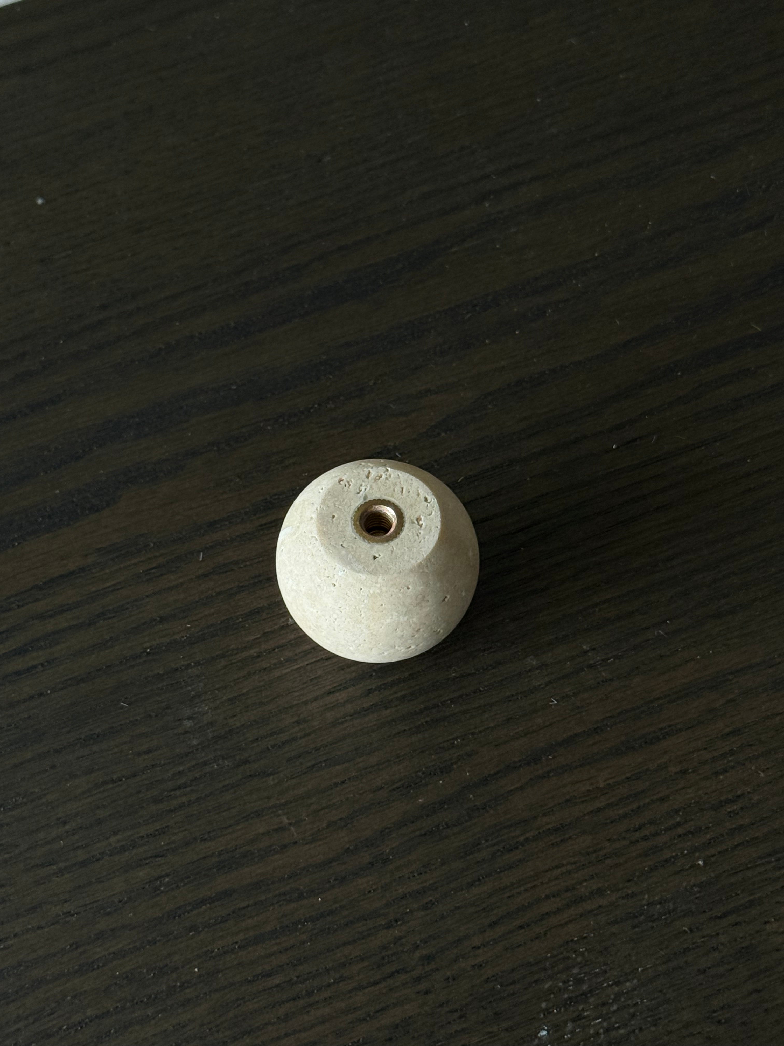 Knob travertin