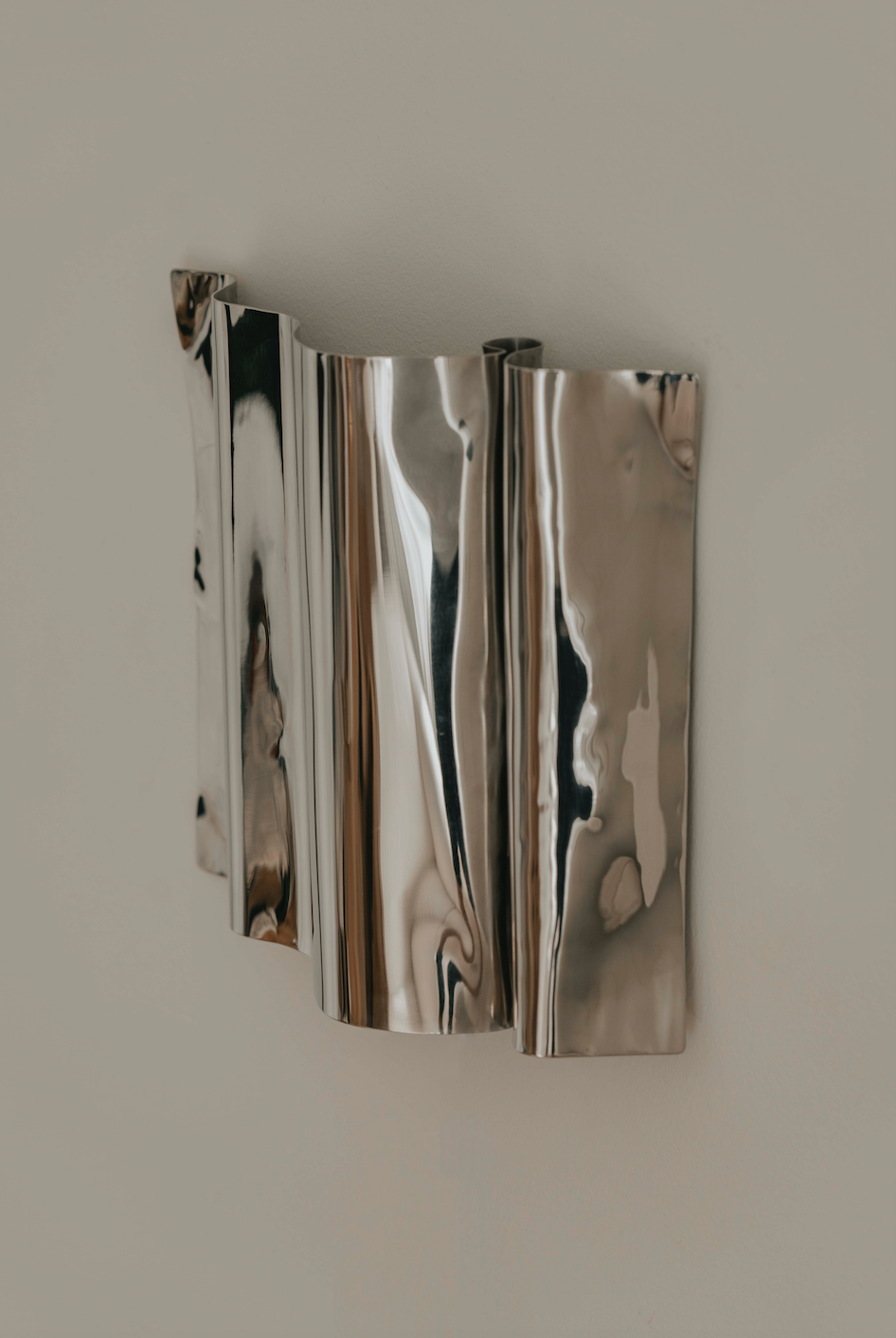 Psychedelic wall scone